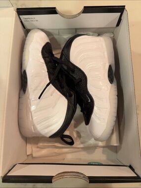 Nike Little Posite One Toddler size 9 - Black/White NIB